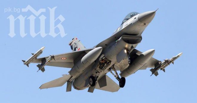 Турски изтрeбител падна до границата със Сирия 