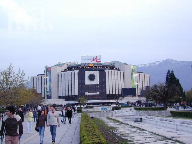 16 ч. Градусите в Борисовата градина се увеличиха до 30,5, а около Станишево поле остават почти без промяна - 29,1