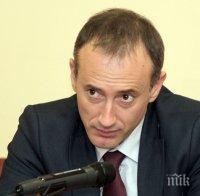 Министър Красимир Вълчев: Няма да рискуваме да останем без учебници по история