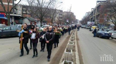 поклон сърбия прости брутално разстреляния политик оливер иванович снимки