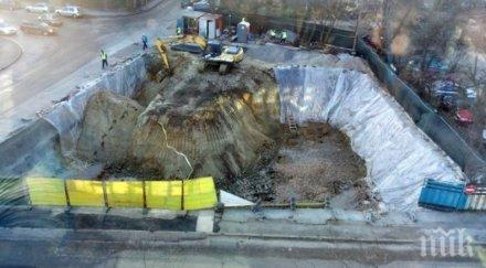 ураганният вятър бутна ограда софия видео