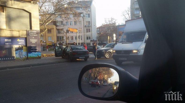 Меле на Сточна гара! Сърбин и хасковлия се удариха