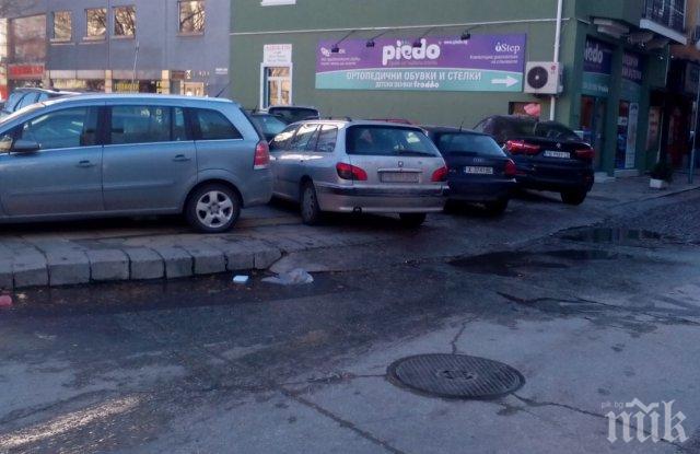 Незаконен паркинг под носа на полицията ядоса пловдивчанин
