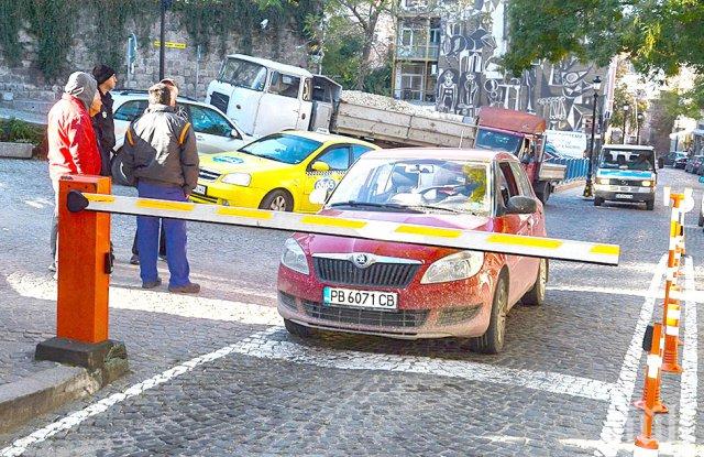 Баща съди общината в Пловдив заради бариерата в Стария град