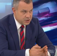 Кошлуков със закачка към операторите в БНТ - показаха лачените му обувки в ефир 