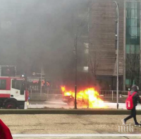 Кола пламна пред общината във Варна! Адски взрив уплаши хората 