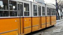ОТ ПОСЛЕДНИТЕ МИНУТИ! Приеха по спешност 7 души в болница след зверското меле между бус и трамвай в София (СНИМКИ)