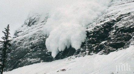 лавина блокира швейцарски курорт