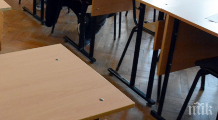 скандал родители подкрепиха учител ударил ученик роберто хапал устните потече кръв