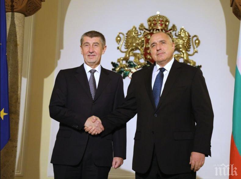 ИЗВЪНРЕДНО В ПИК TV! Премиерът Борисов посрещна колегата си Андрей Бабиш (СНИМКИ)