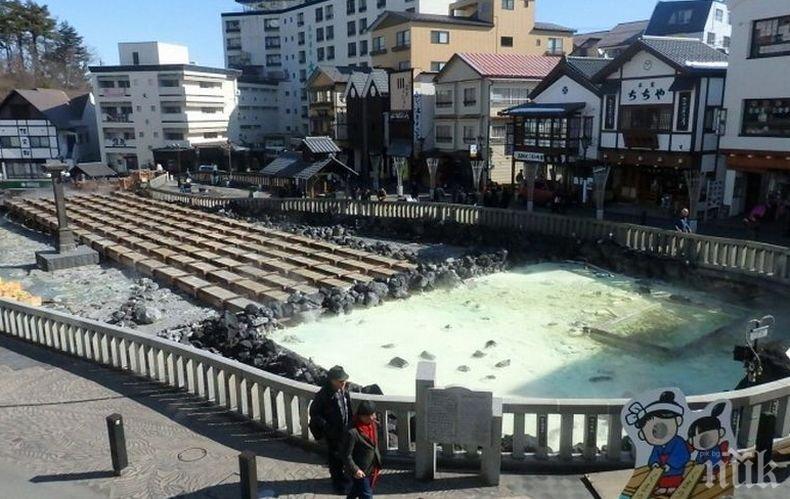 15 пострадали при падането на лавина след изригването на вулкан в Япония