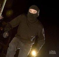 Апаши удариха селски кмет! Задигнаха...