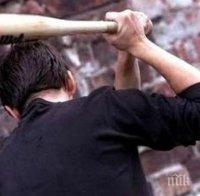 Хулигани вилняха с брадви и дървени колове в офис за бързи кредити, има пострадали