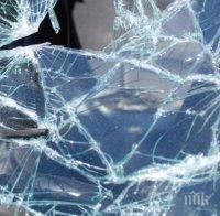 Микробус и джип се размазаха край Дамяница, има пострадали