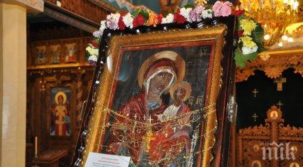 чудотворната икона божията майка одигитрия байталска украйна пристига варна