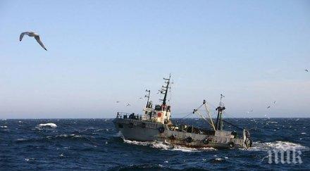 мястото изчезналия руски риболовен кораб намерени два спасителни пояса души неизвестност видео