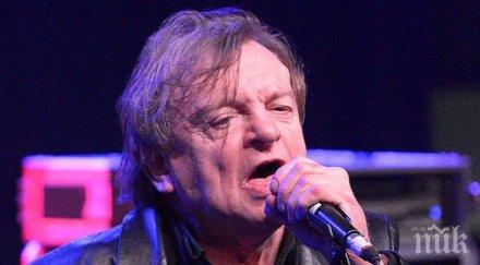 почина фронтменът британската група fall