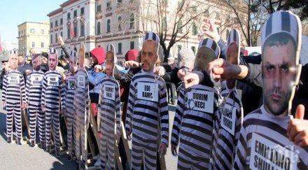 албания страшно хиляди протестираха правителството