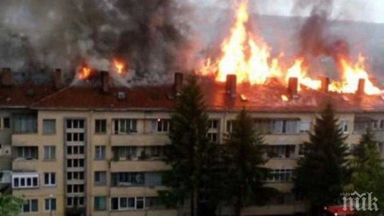 ДРАМА! Пожар остави без дом семейство с 11 деца в Русе