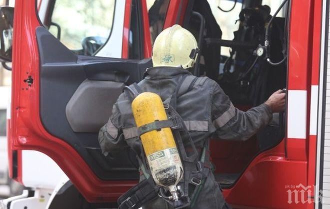 ИЗВЪНРЕДНО! Пламнаха апартаменти в центъра на Амстердам