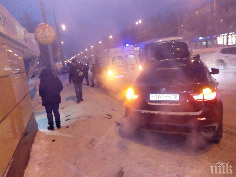 ШОК! Автомобил с труп в багажника прегази хора на спирка в Москва (ВИДЕО)