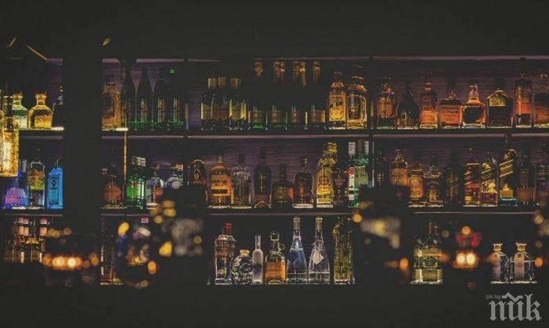 Собственик на известен бар гони всички клиенти, които използват думата буквално