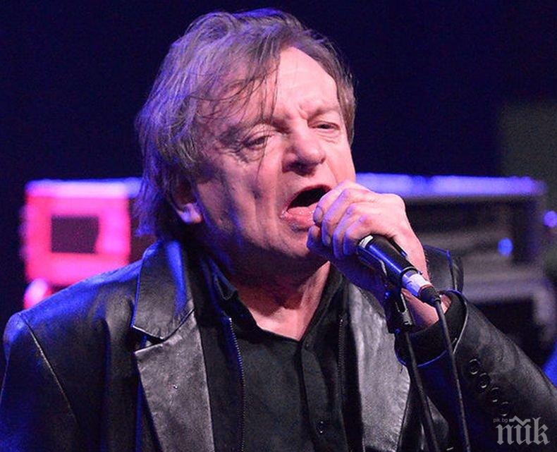 Почина фронтменът на британската група The Fall