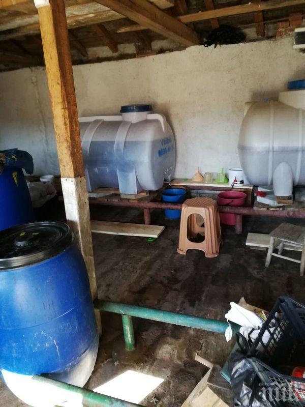 Митничари под прикритие: Предлагат им ракия по 8 лева за литър (СНИМКИ)