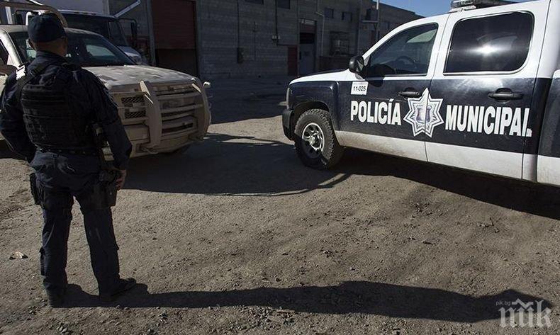 Стрелба прекъсна церемония с участието на кмет на мексикански град