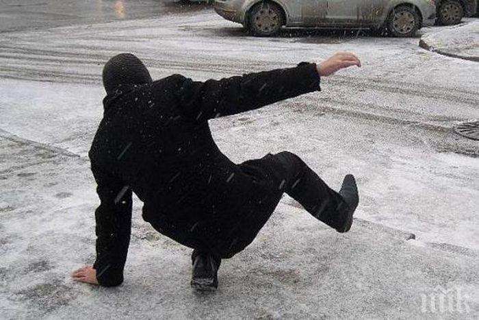 Ето как да изчистите заледените участъци пред блока