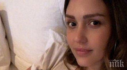 трогателно джесика алба гушна бебето снимка