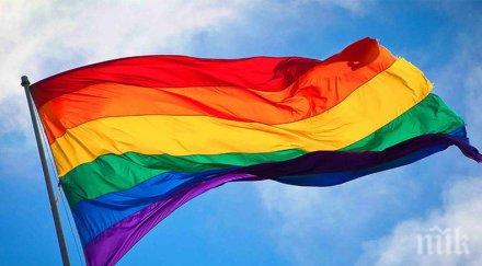 полицията индонезия избръсна трансджендъри насила накара облекат мъжки дрехи