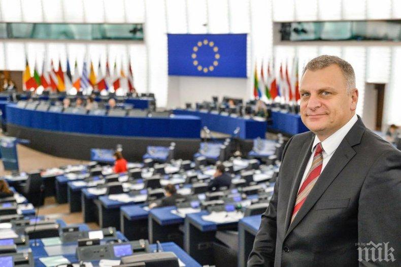 Петър Курумбашев номиниран за евродепутат на годината