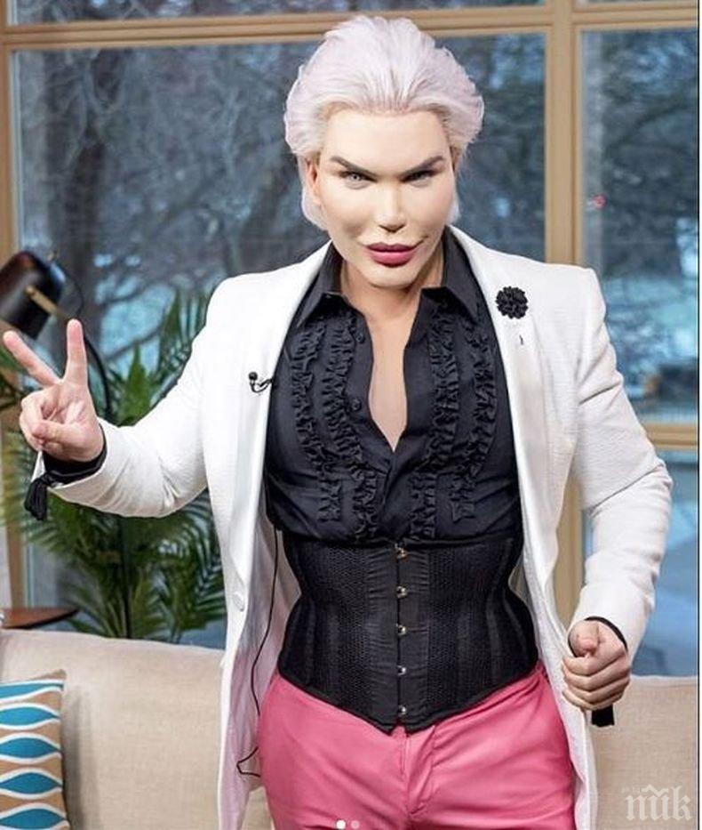 КЛЪЦНИ-СРЕЖИ! Бразилец си направи 60 операции, за да заприлича на куклата Кен