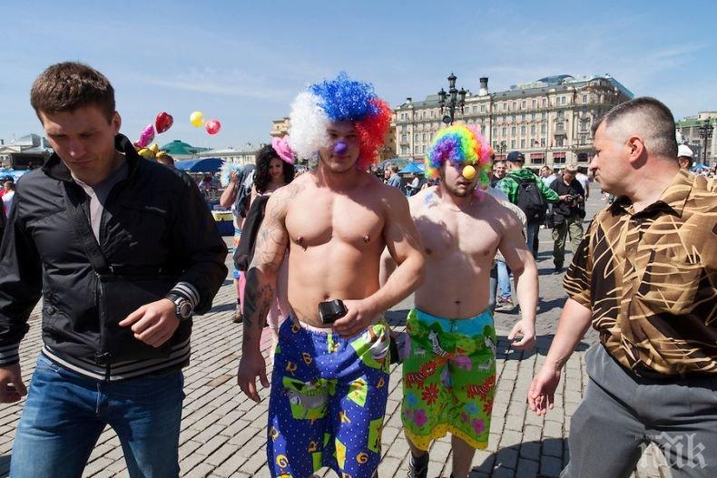 Разсеян чиновник регистрира първия гей брак в Русия! Ето какво наказание ще понесе