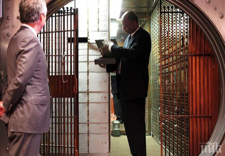 Удар! От сейфове в латвийска банка може да са изчезнали милиони евро