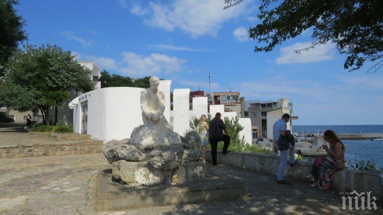 РЕШЕНО! Спряха строежа на хотела върху Яворовите скали в Поморие