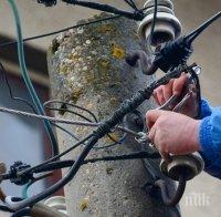 Около 5 000 абонати в Западна България остават с нарушено електрозахранване заради силния вятър