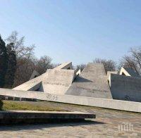 Вандали оскверниха Братската могила в Пловдив с нацистки символи