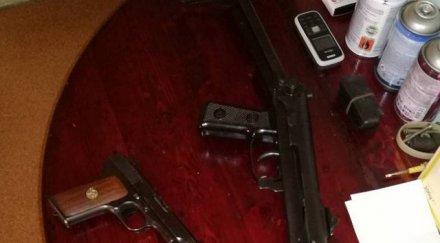 обвиниха души незаконна продажба преправени оръжия