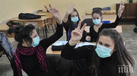 892 училища учи