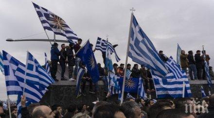 започна демонстрантите вече събират атина