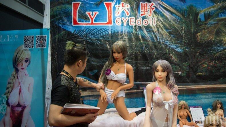 И ТОВА ДОЖИВЯХМЕ! Секс куклите в Китай говорят, слушат музика и мият чинии