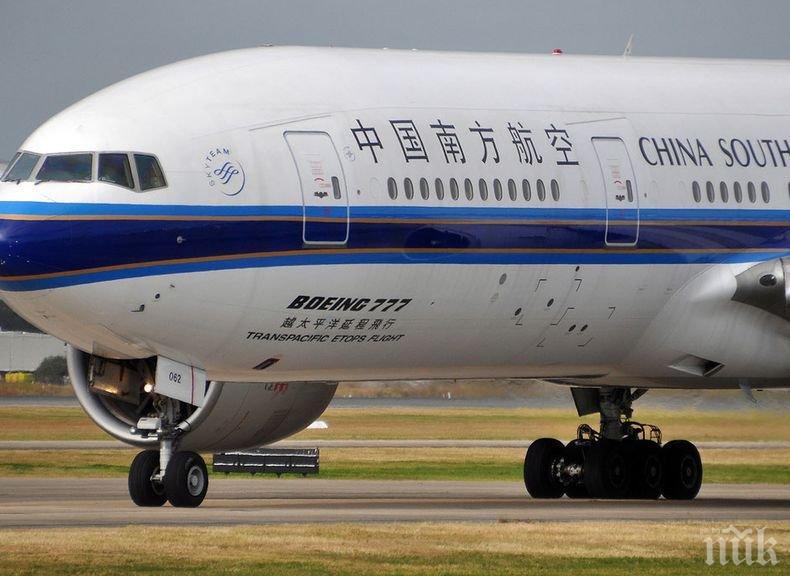 Китайски пътнически самолет кацна принудително в Мелбърн заради техническа неизправност