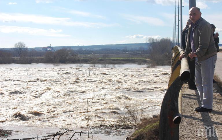 Акция! Спасиха от сигурна смърт брат и сестра във водите на Арда