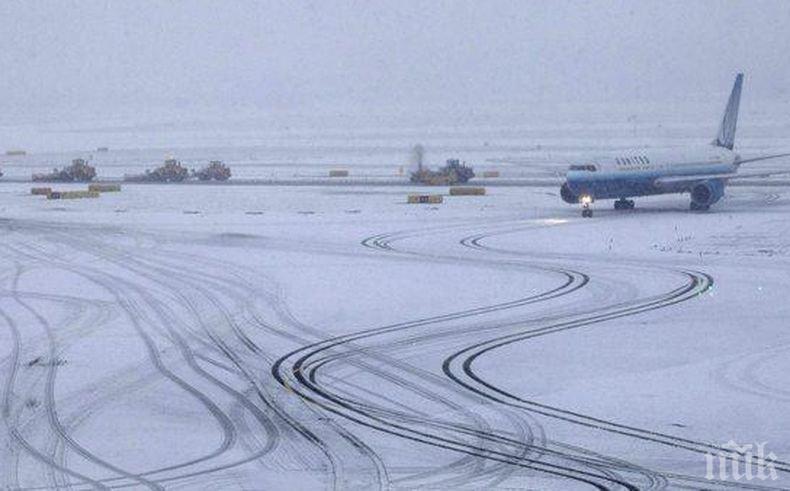 Заради лошото време! Над 60 полета задържани и отменени от летищата в Москва