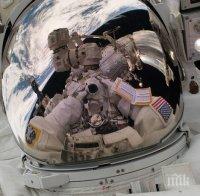 Уникално! Космонавт си направи селфи в открития Космос