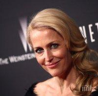 Агент Скъли се разголи в защита на животните (СНИМКА 18+)