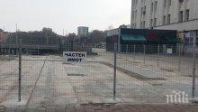 КУРИОЗ! Пловдив с вързани ръце, оградата на реститутите остава