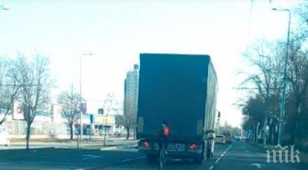 опасно колоездач самоубиец лети пловдив видео